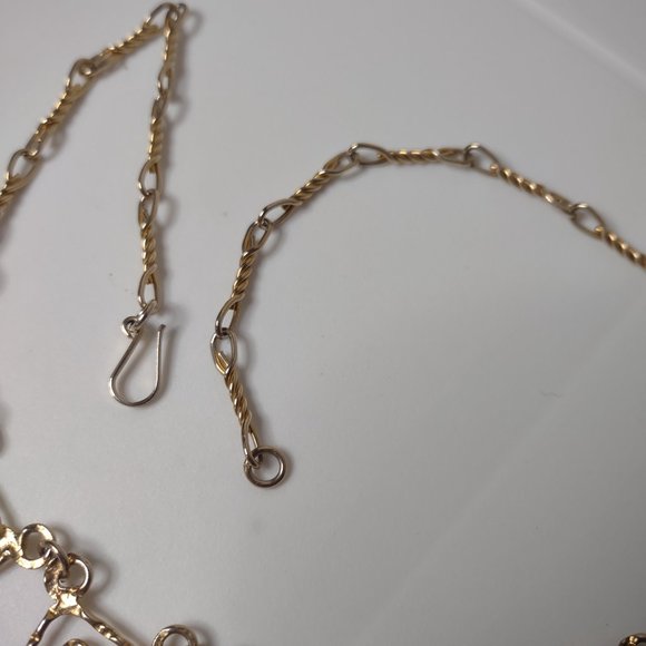 20 Inch Gold Tone Metal Spiral Design Necklace - Picture 6 of 8